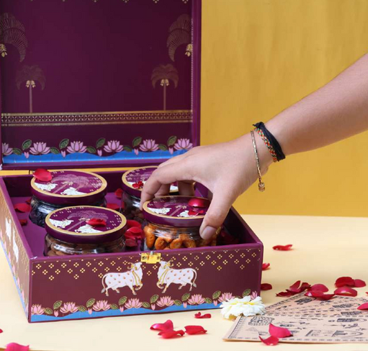KAMADHENU NUT CRADLE - Gift Box